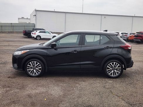 Used 2023 Nissan Kicks SV image 3