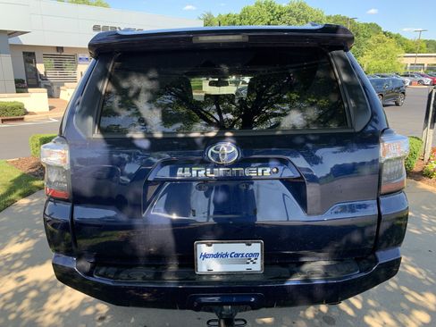 Used 2016 Toyota 4Runner SR5 AWD/4WD image 9