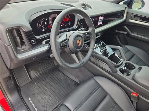Used 2025 Porsche Cayenne Coupe image 10