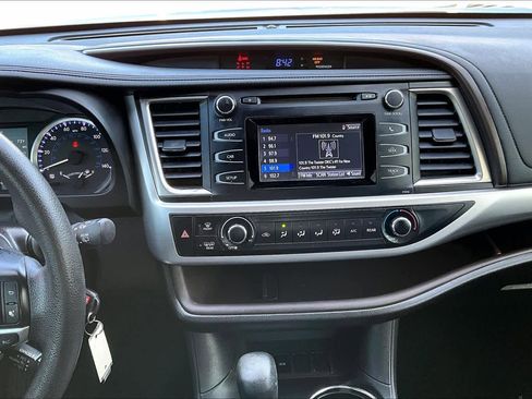 Used 2018 Toyota Highlander Plus image 7