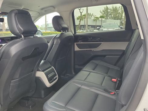 Used 2024 Lincoln Nautilus Premier AWD/4WD image 13