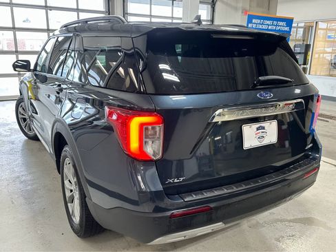 Used 2022 Ford Explorer XLT w/ Equipment Group 202A image 5