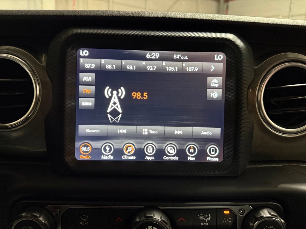 Used 2019 Jeep Wrangler Unlimited Sahara w/ Uconnect 4C Nav & Sound Group AWD/4WD image 11
