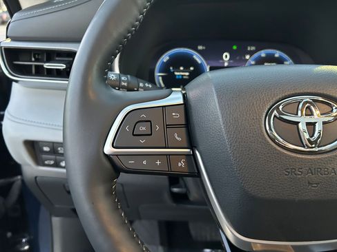 Used 2023 Toyota Highlander Platinum image 14