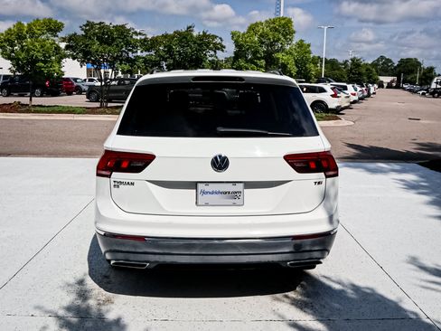 Used 2018 Volkswagen Tiguan SE w/ 18" Alloy Wheels Package FWD image 10