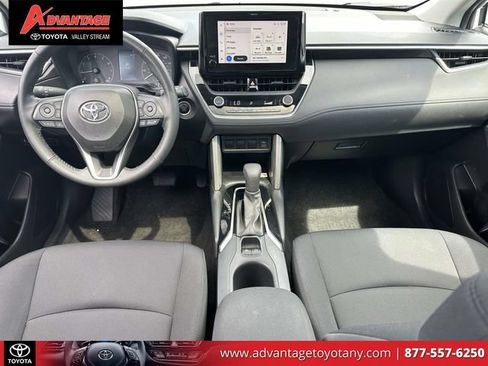 Used 2023 Toyota Corolla Cross LE w/ Moonroof Package AWD/4WD image 16
