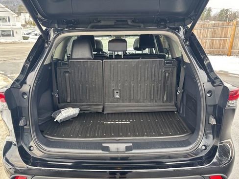 Used 2024 Toyota Highlander XLE image 19