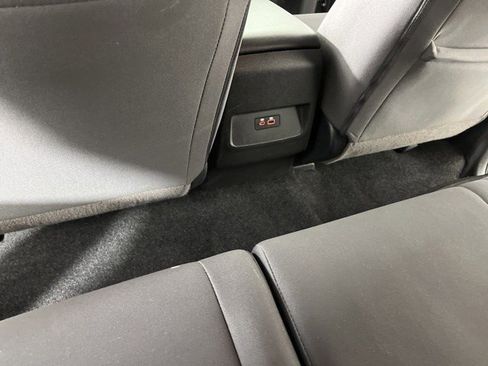 Used 2024 Nissan Frontier SV image 37