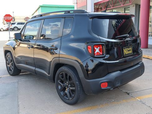 Used 2017 Jeep Renegade Altitude FWD image 6