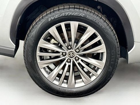 Used 2021 Toyota Highlander Platinum FWD image 34