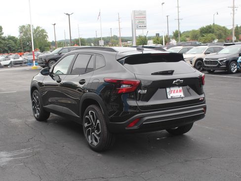 New 2026 Chevrolet Trax RS w/ Sunroof Package FWD image 5