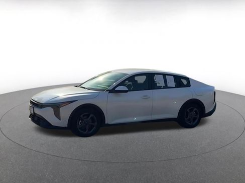 Used 2025 Kia K4 LXS image 9