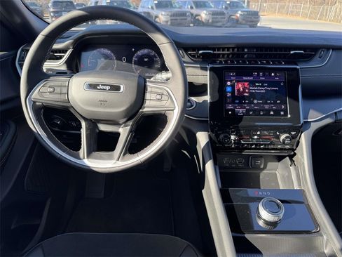 New 2025 Jeep Grand Cherokee 4WD image 16