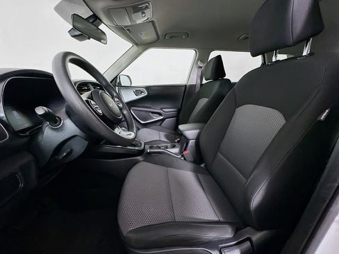 Used 2025 Kia Soul LX w/ LX Technology Package FWD image 13