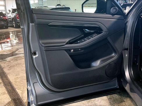 Used 2023 Land Rover Range Rover Evoque R-Dynamic S image 9