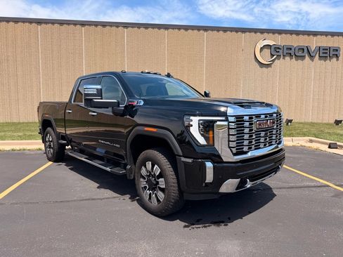 Used 2025 GMC Sierra 2500 Denali w/ Technology Package AWD/4WD image 3