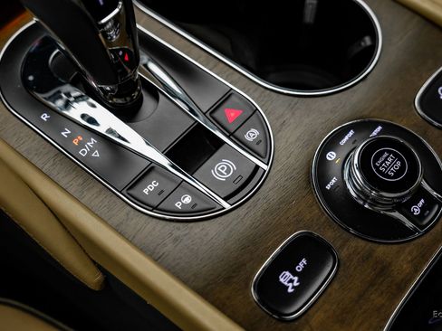 Used 2023 Bentley Bentayga Extended Wheelbase AWD/4WD image 62