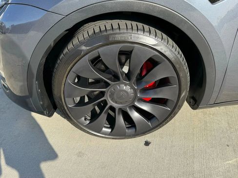 Used 2023 Tesla Model Y Performance AWD/4WD image 37