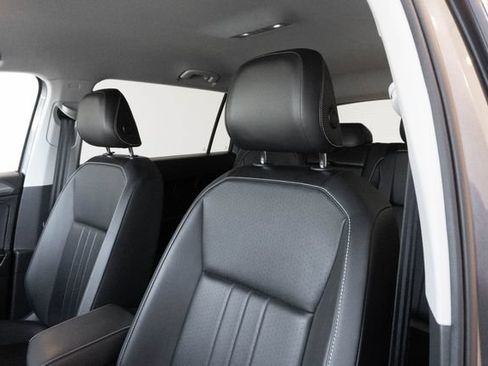 Used 2024 Volkswagen Tiguan SE FWD image 16