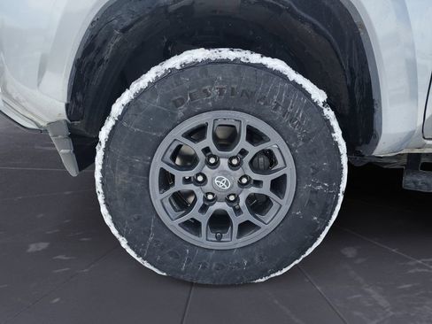 Certified 2018 Toyota Tacoma SR5 image 11