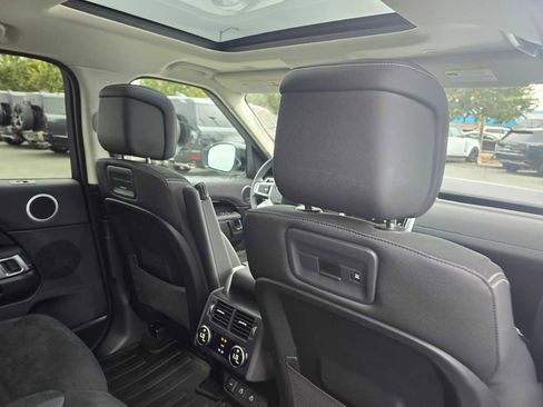 Certified 2024 Land Rover Discovery S image 15