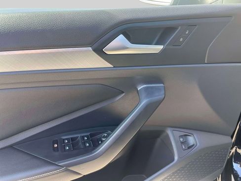 Used 2023 Volkswagen Jetta SE w/ Panoramic Sunroof Package image 17