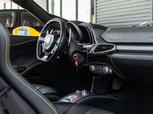 Used 2015 Ferrari 458 Spider RWD image 52