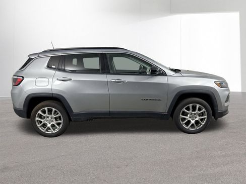 Used 2022 Jeep Compass Latitude image 35