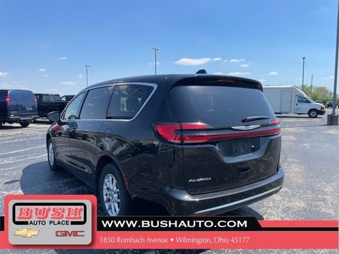 Used 2023 Chrysler Pacifica Touring-L FWD image 6