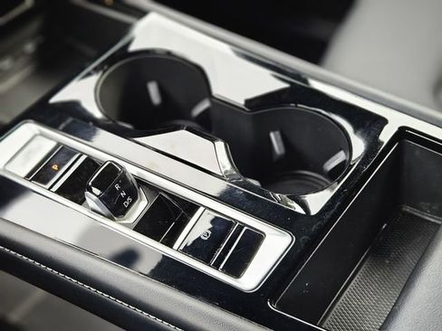 Used 2024 Volkswagen Atlas Cross Sport SE image 25