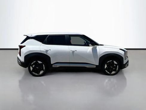 New 2027 Kia Seltos S FWD image 8