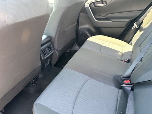Used 2025 Toyota RAV4 XLE FWD image 17