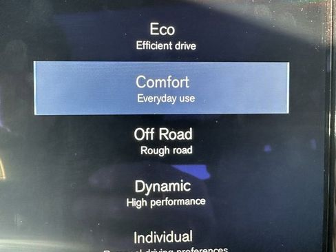 Used 2018 Volvo V90 T5 Cross Country w/ Convenience Package image 18