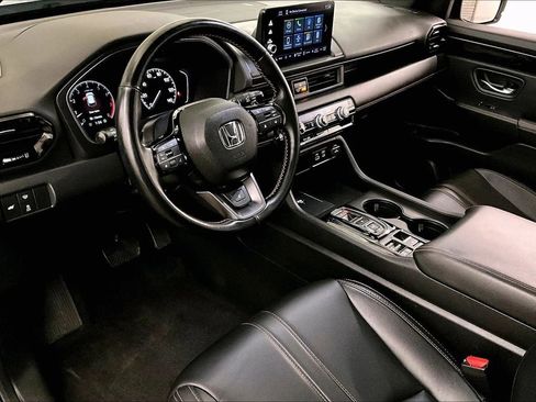 Used 2025 Honda Pilot TrailSport image 12