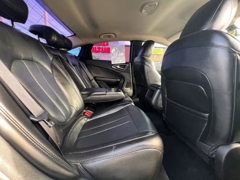 Used 2017 Chrysler 200 Limited Platinum FWD image 22