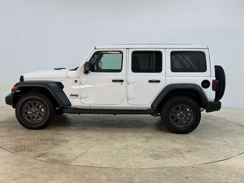 Used 2025 Jeep Wrangler Unlimited Sport AWD/4WD image 2