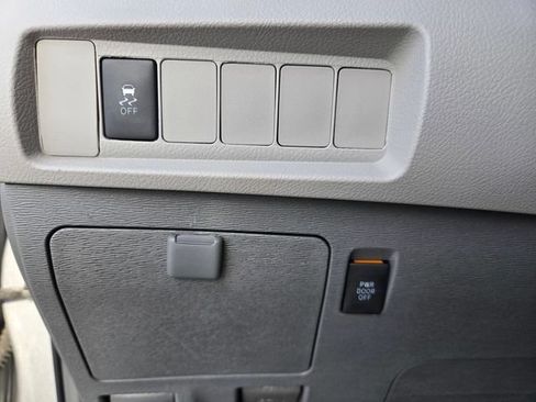 Certified 2017 Toyota Sienna LE FWD image 27