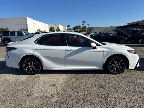 Used 2023 Toyota Camry SE FWD image 4