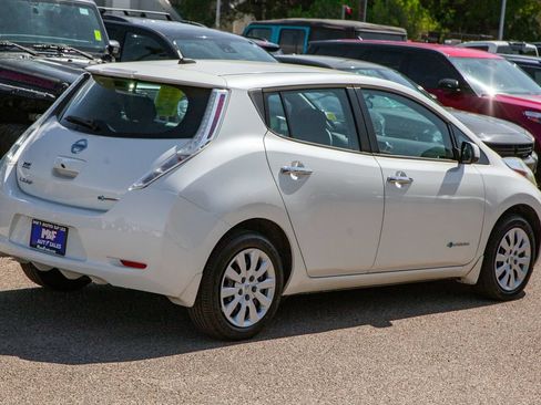 Used 2015 Nissan Leaf S FWD image 5