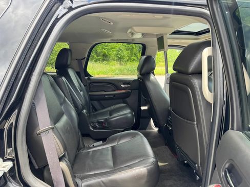 Used 2013 Cadillac Escalade Luxury AWD/4WD image 12
