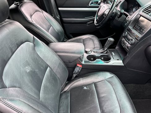 Used 2016 Ford Explorer XLT w/ Equipment Group 202A image 16