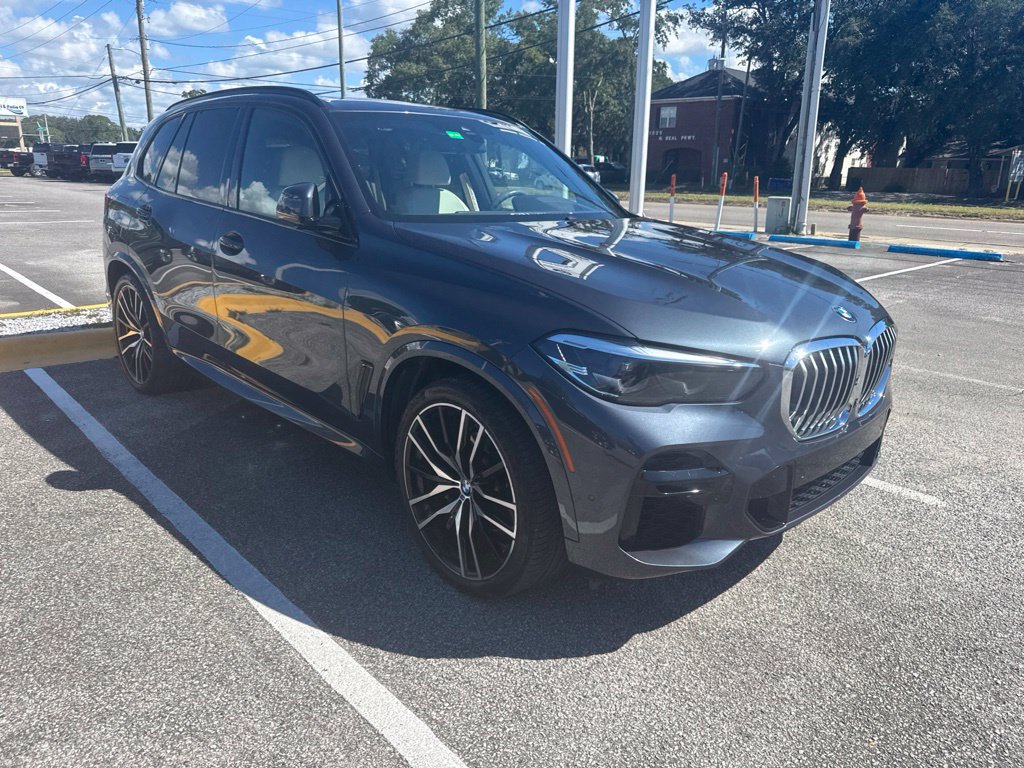 Used 2022 BMW X5 sDrive40i w/ M Sport Package RWD image 3