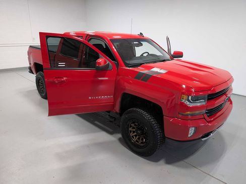 Used 2018 Chevrolet Silverado 1500 LT w/ All Star Edition image 16