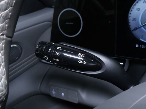 Used 2025 Hyundai Elantra SEL image 21