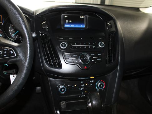 Used 2018 Ford Focus SE FWD image 15