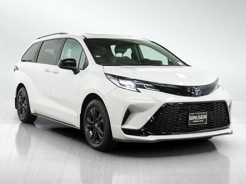 Used 2025 Toyota Sienna XSE AWD/4WD image 7