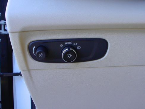 Used 2023 Buick Envision Essence image 14