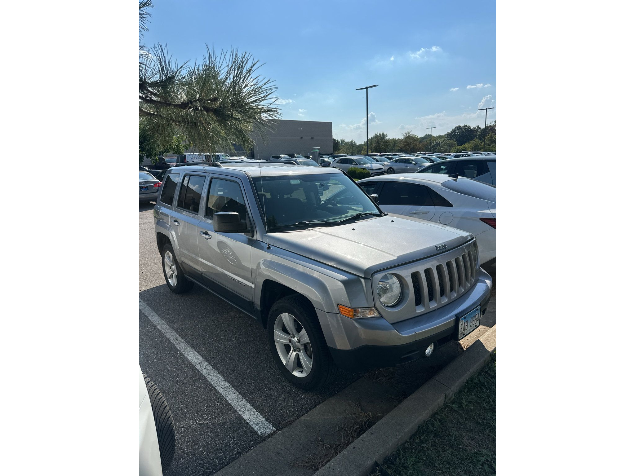 Used 2014 Jeep Patriot Latitude AWD/4WD image 2