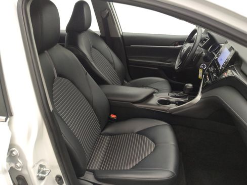 Used 2021 Toyota Camry SE w/ Carpet Mat Package (TMS) FWD image 21