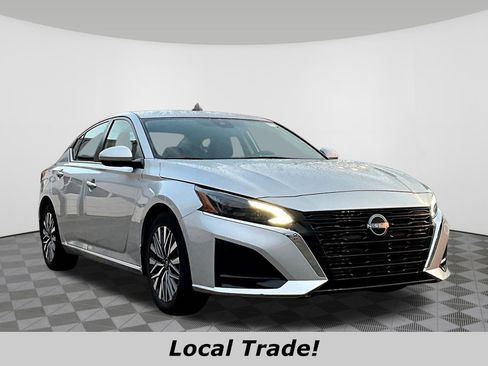 Certified 2023 Nissan Altima 2.5 SV FWD image 3